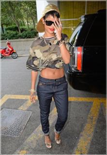 Rihanna feet photo thumbnail