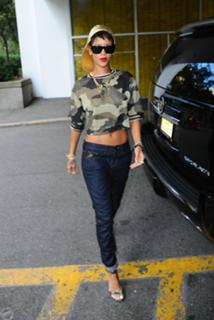 Rihanna feet photo thumbnail
