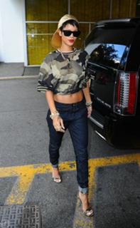 Rihanna feet photo thumbnail
