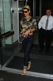 Rihanna feet photo thumbnail