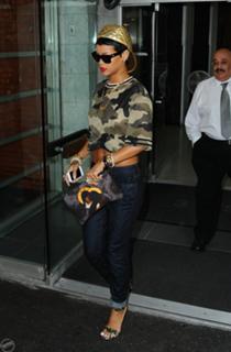 Rihanna feet photo thumbnail