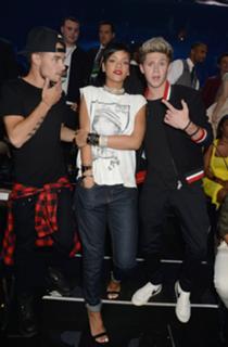 Rihanna feet photo thumbnail