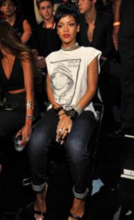 Rihanna feet photo thumbnail