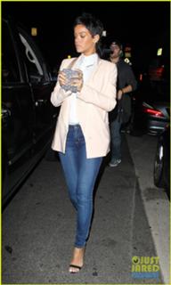Rihanna feet photo thumbnail