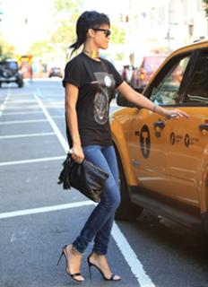 Rihanna feet photo thumbnail