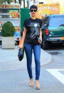 Rihanna feet photo thumbnail
