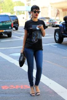 Rihanna feet photo thumbnail