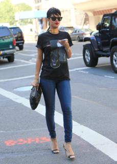 Rihanna feet photo thumbnail