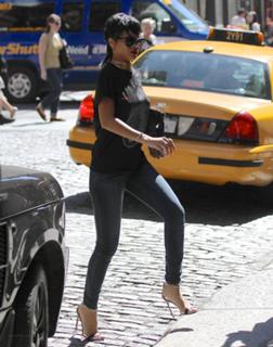 Rihanna feet photo thumbnail