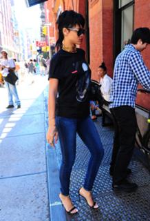 Rihanna feet photo thumbnail