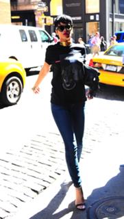 Rihanna feet photo thumbnail