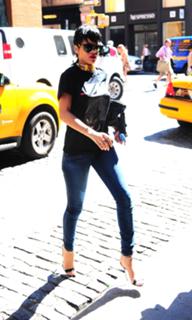Rihanna feet photo thumbnail
