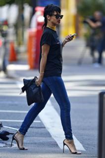 Rihanna feet photo thumbnail