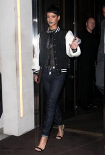 Rihanna feet photo thumbnail