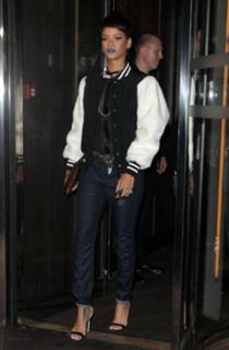 Rihanna feet photo thumbnail