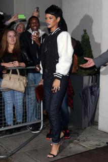 Rihanna feet photo thumbnail