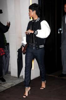 Rihanna feet photo thumbnail