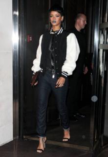 Rihanna feet photo thumbnail