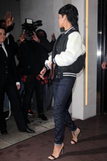 Rihanna feet photo thumbnail