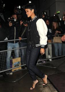Rihanna feet photo thumbnail