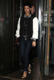 Rihanna feet photo thumbnail