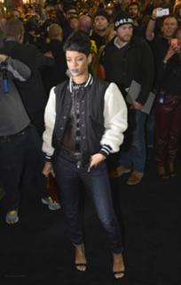 Rihanna feet photo thumbnail