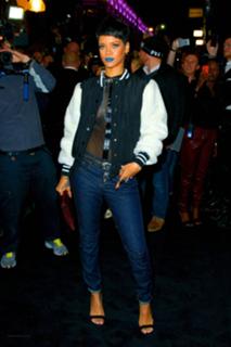Rihanna feet photo thumbnail