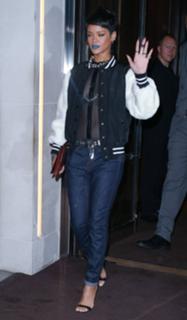 Rihanna feet photo thumbnail
