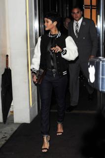 Rihanna feet photo thumbnail