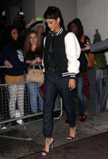 Rihanna feet photo thumbnail