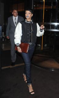 Rihanna feet photo thumbnail