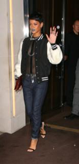 Rihanna feet photo thumbnail