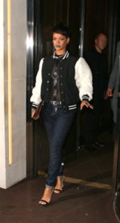 Rihanna feet photo thumbnail