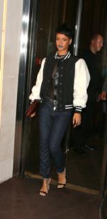 Rihanna feet photo thumbnail