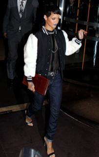 Rihanna feet photo thumbnail
