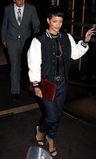 Rihanna feet photo thumbnail