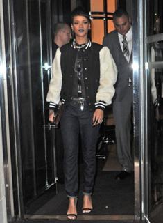 Rihanna feet photo thumbnail