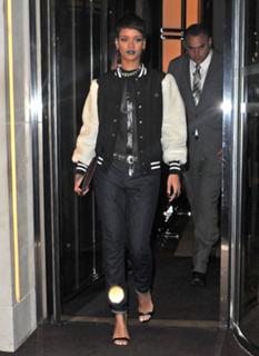 Rihanna feet photo thumbnail