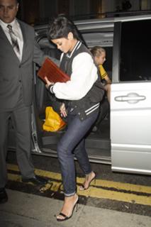 Rihanna feet photo thumbnail