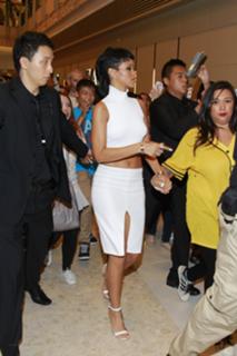 Rihanna feet photo thumbnail