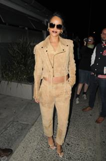 Rihanna feet photo thumbnail