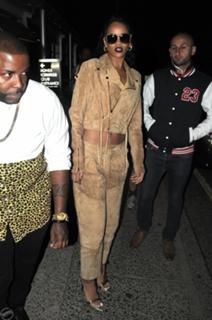 Rihanna feet photo thumbnail