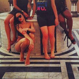 Rihanna feet photo thumbnail