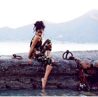 Rihanna feet photo thumbnail