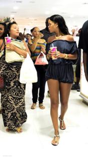 Rihanna feet photo thumbnail