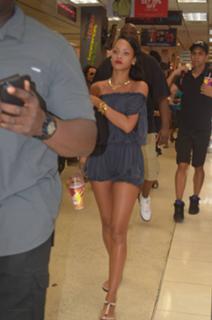 Rihanna feet photo thumbnail