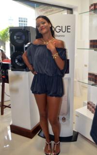 Rihanna feet photo thumbnail