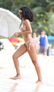 Rihanna feet photo thumbnail