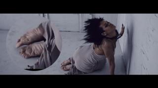 Rihanna feet photo thumbnail