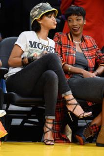 Rihanna feet photo thumbnail